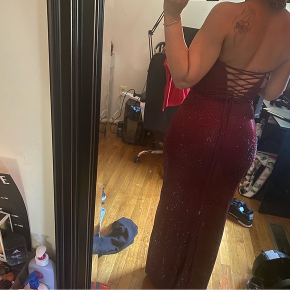 Elegant Burgundy Strapless Dress - Picture 4 of 7